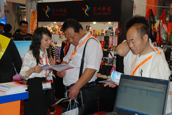 管理易成功亮相成都德納廣告展